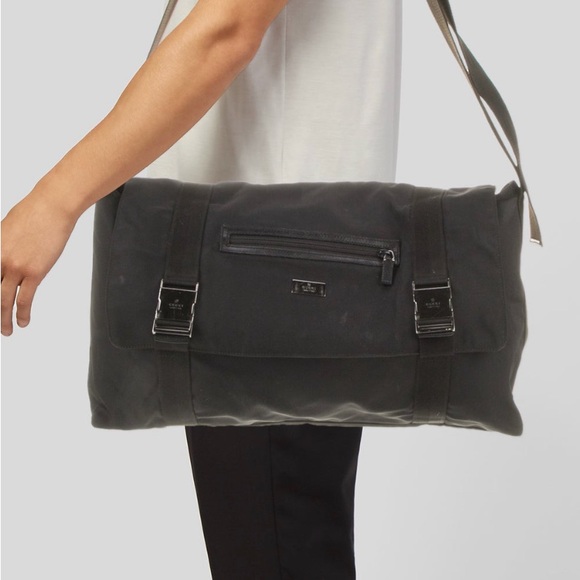 Gucci Handbags - GUCCI Black Nylon Unisex Silver Metal Buckle Shoulder Messenger Bag 122375